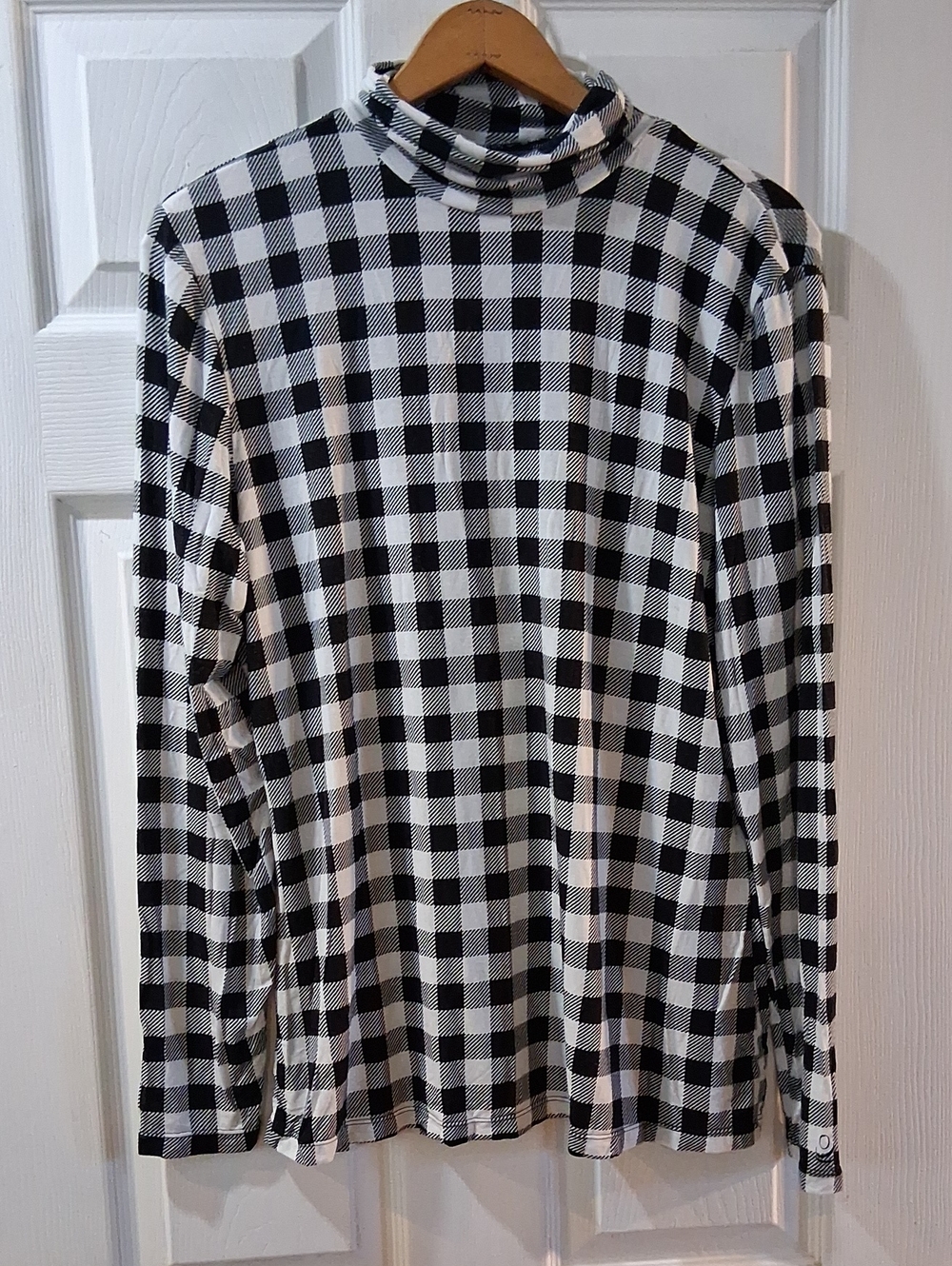 Cuddl Duds Black And White Checkered Turtle Neck Stretchy Top Very Soft
